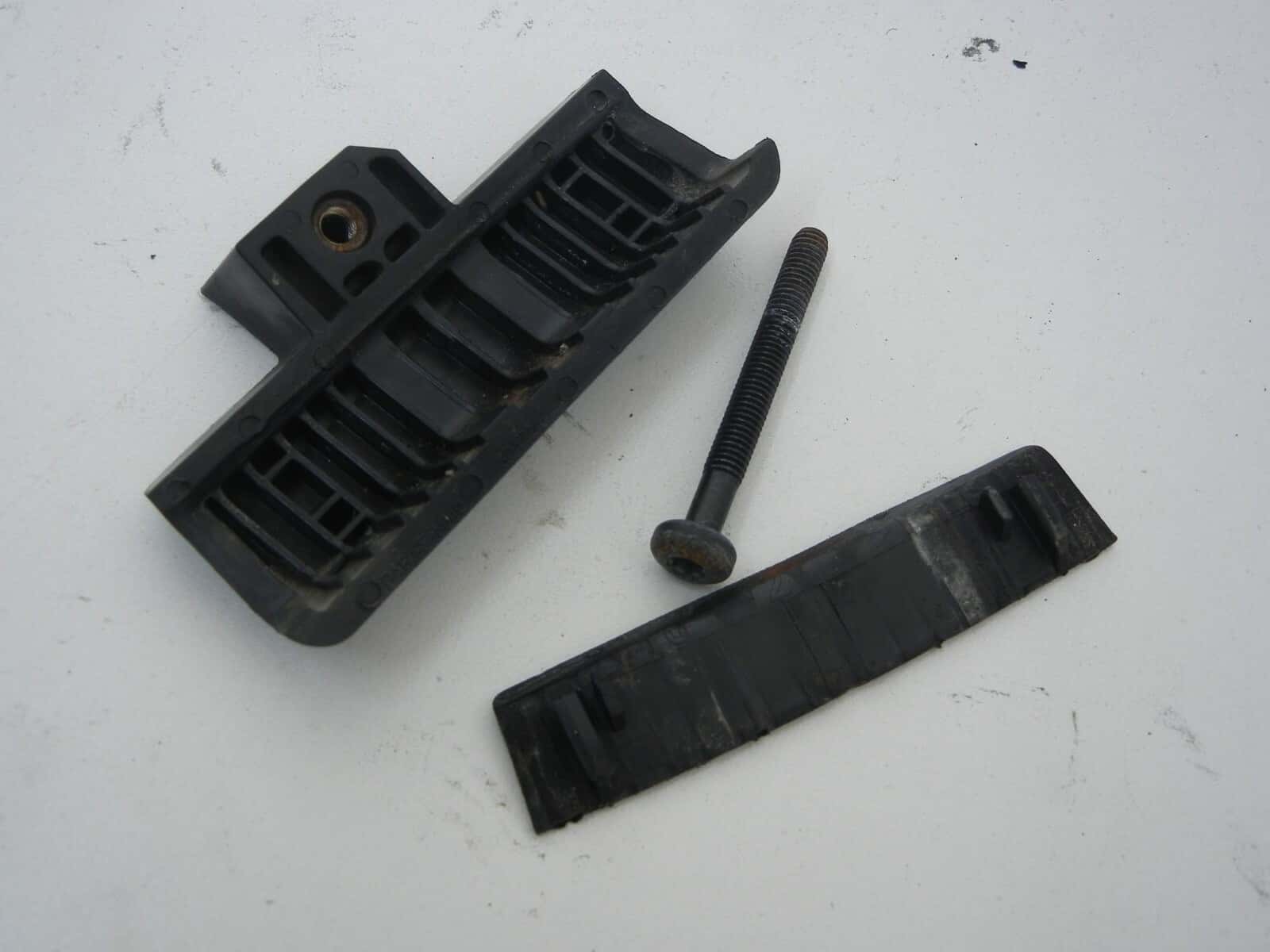2003-2008 Subaru Forester OEM Roof Rack Crossbar Mount Clamp T30 Bolt Right