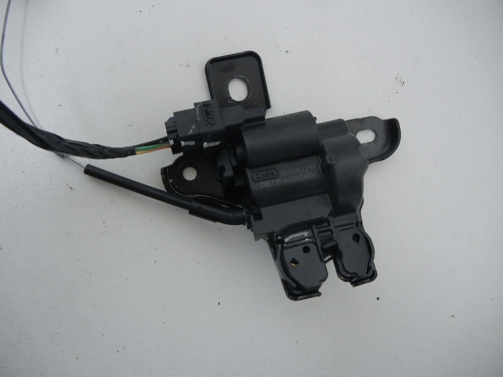 Ford Fusion Lincoln MKZ Rear Trunk Lock Latch Actuator DS73F43282AD 2014 OEM