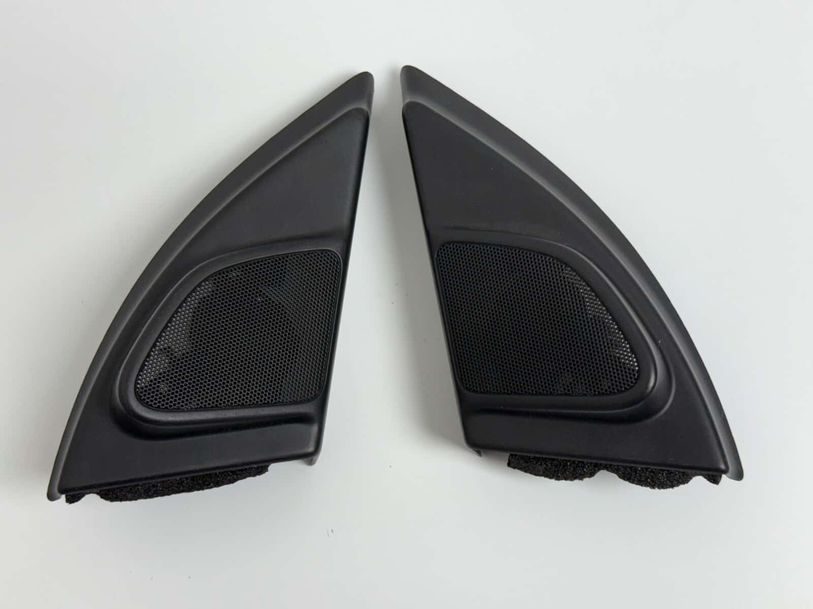Volvo XC60 2010 Left Right Pair Door mirror mount covers with speaker black