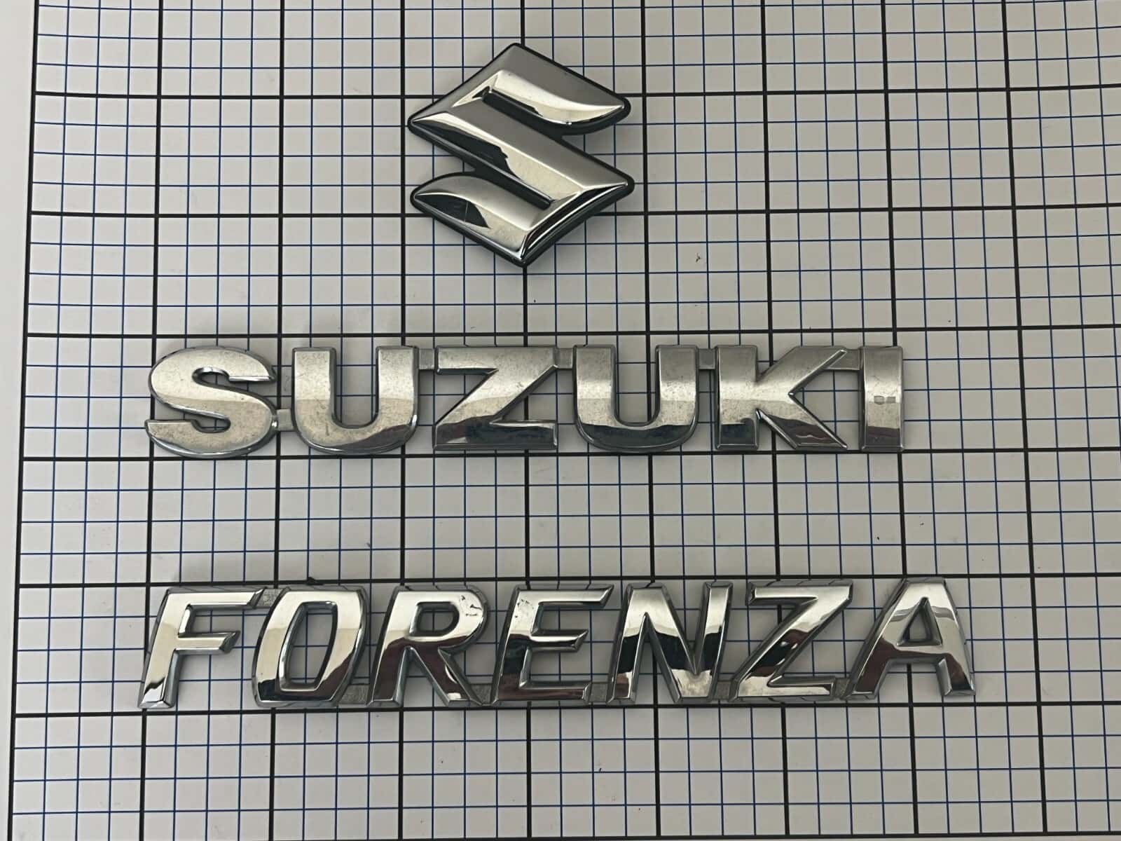 2004-2008 SUZUKI FORENZA rear trunk emblem OEM Full Set 77821-85Z00