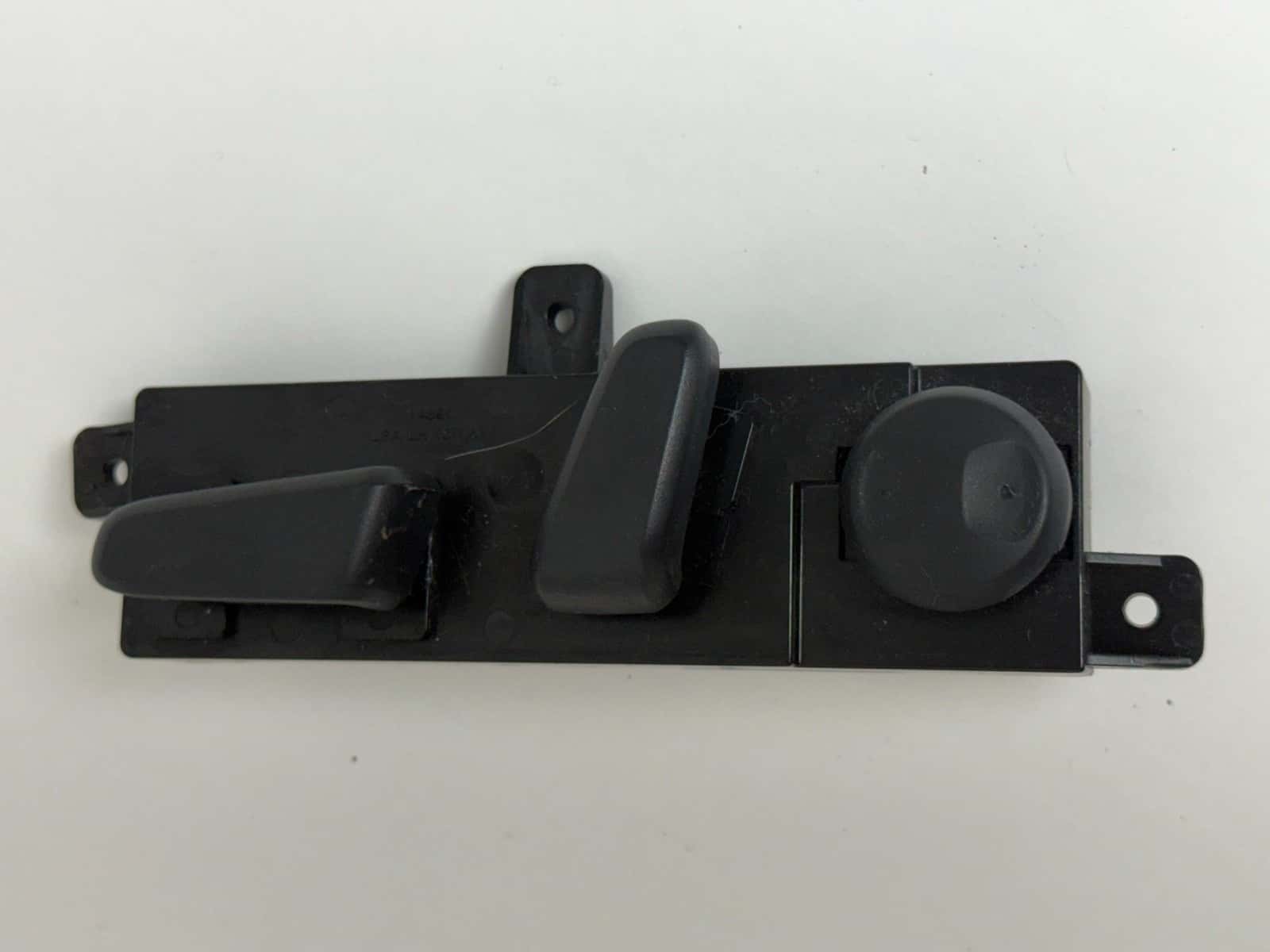 HYUNDAI TUCSON FRONT LEFT DRIVER SIDE POWER SEAT SWITCH BUTTON 2016 - 2021 OEM