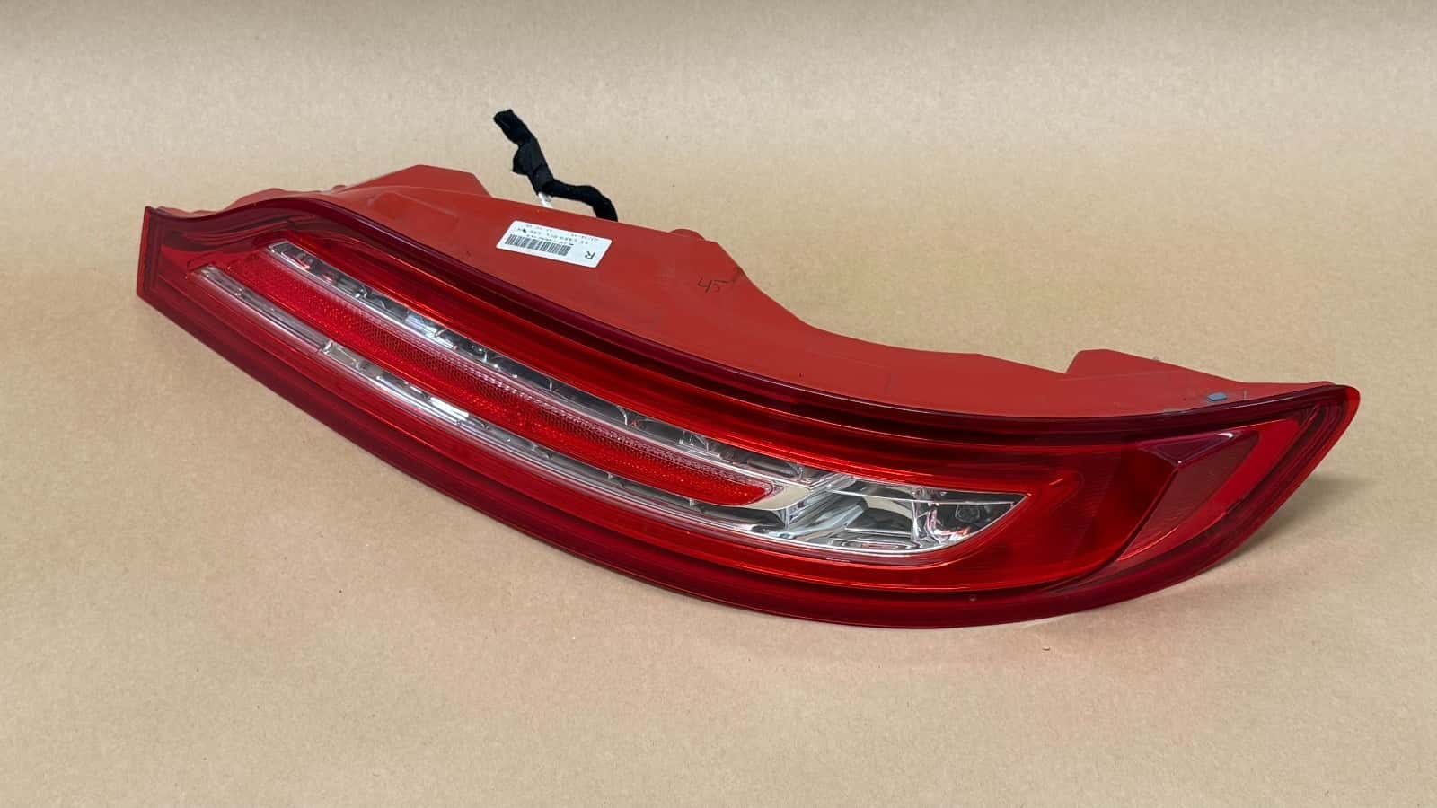2015-2019 LINCOLN MKC Right Side LID MOUNTED TAILLIGHT LED EJ7B-13A602-AF