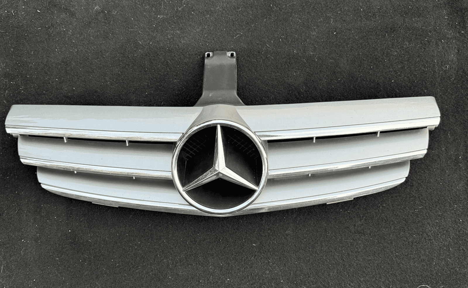 2006-2009 Mercedes CLK W209 Gray 3-Slat Front Upper Grille A2098800123 7246 OEM