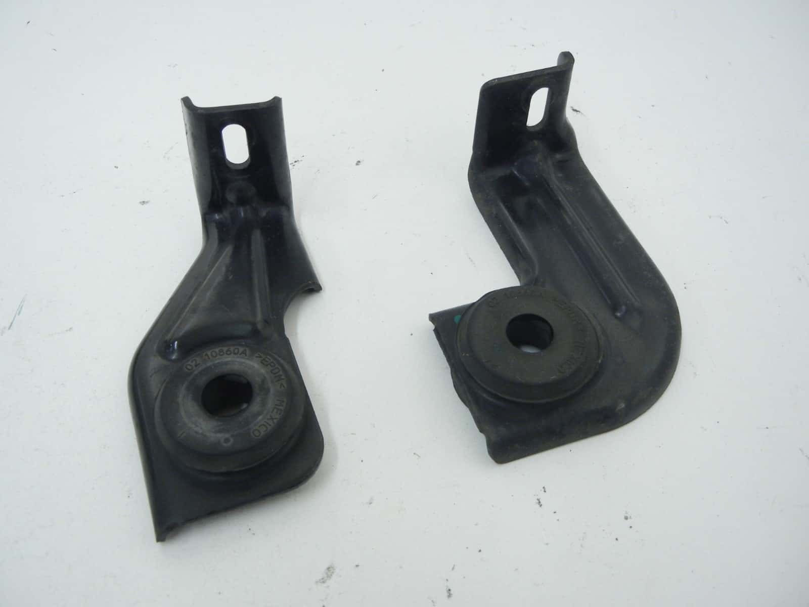 Buick Enclave 2008-2017 Upper Radiator Support Brackets Pair 15239095 15239096