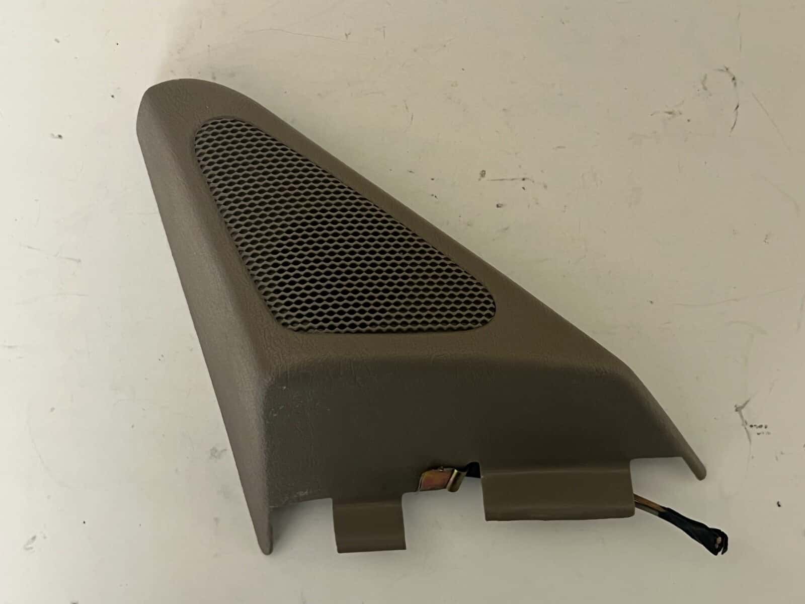 Buick LeSabre 2004-2005 Left Door mirror mount cover speaker beige 25752608 OEM