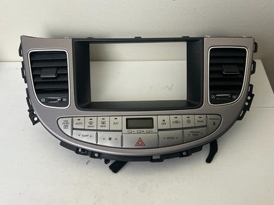Hyundai Genesis 09-12 AC Heat Center Dash Climate Control Console Air Vents OEM