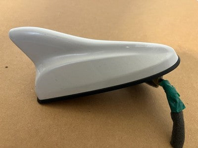 Hyundai AZERA 2013 SHARK FIN ANTENNA WHITE 96210-3V600WHC OEM 11 12 13 14