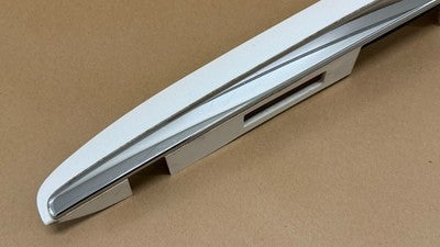 2004-2007 Lexus RX330 RX350 RX400h GATE trim garnish white OEM 76811-0E020