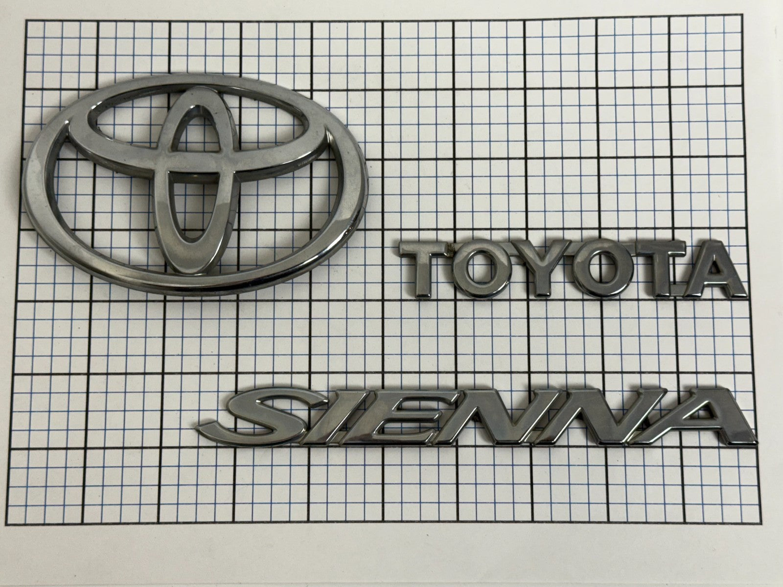 2004-2010 Toyota Sienna XL20 OEM rear liftgate emblem set 75441-08030