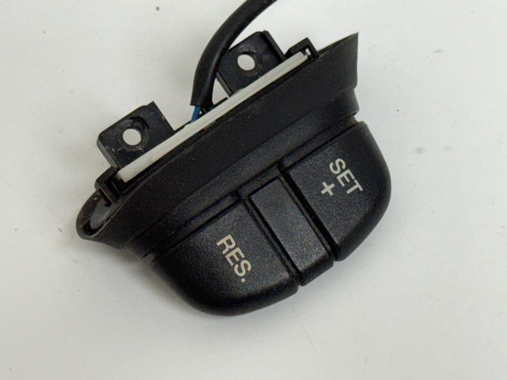 Land Rover Discovery 2 Steering Wheel Cruise Control Switch Button YUH100320