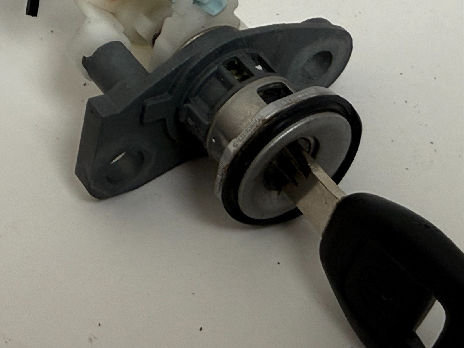 1999-2004 Acura RL 3.5L Trunk Lock Cylinder With Key 74861-SZ3-A01 OEM