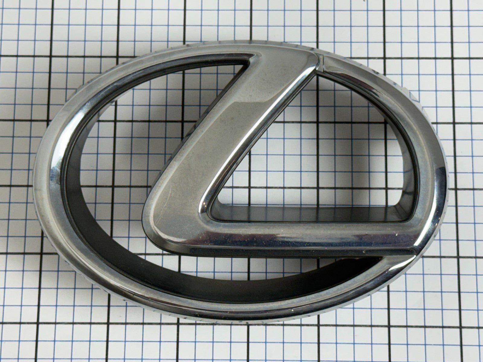 2003-2009 Lexus GX470 V8 front grille emblem  OEM 53141-60040
