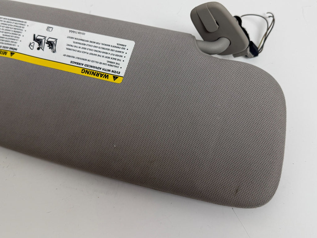 2017-2020 Chrysler Pacifica Left Driver Side Sun Visor Illuminated Gray Used
