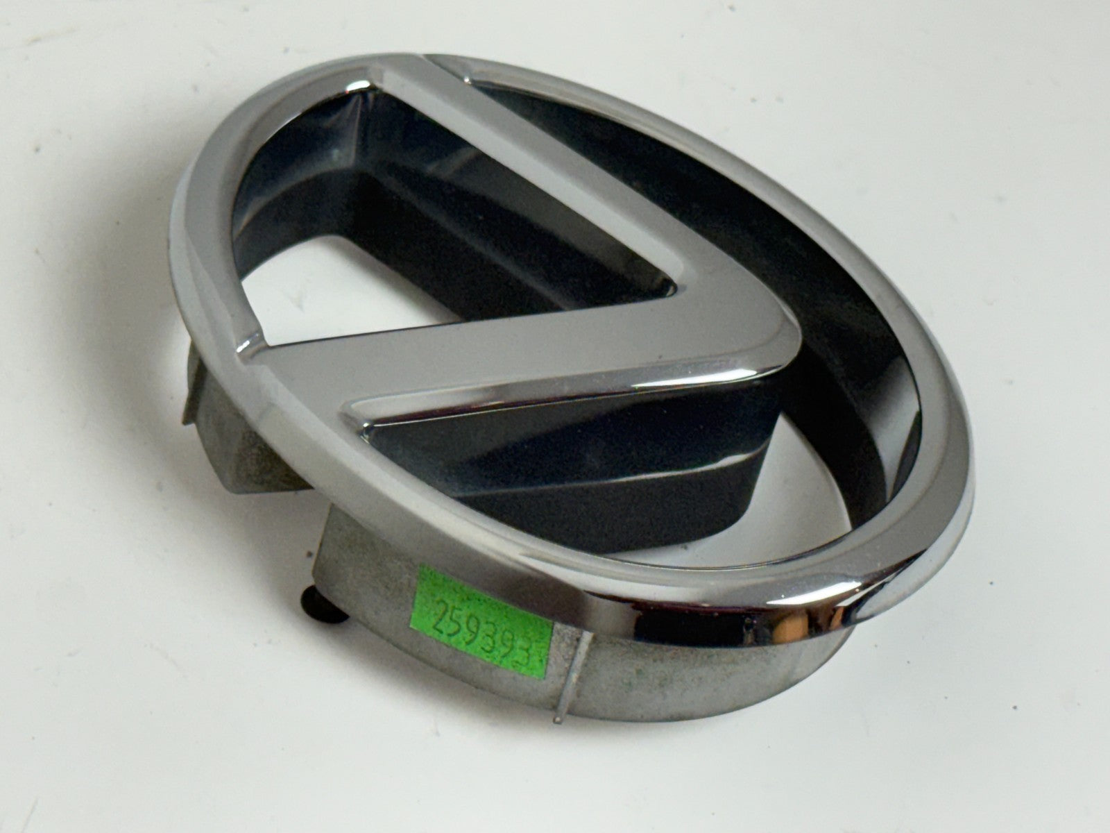 2004-2009 Lexus RX330 RX400h front grille emblem  OEM 75311-48070