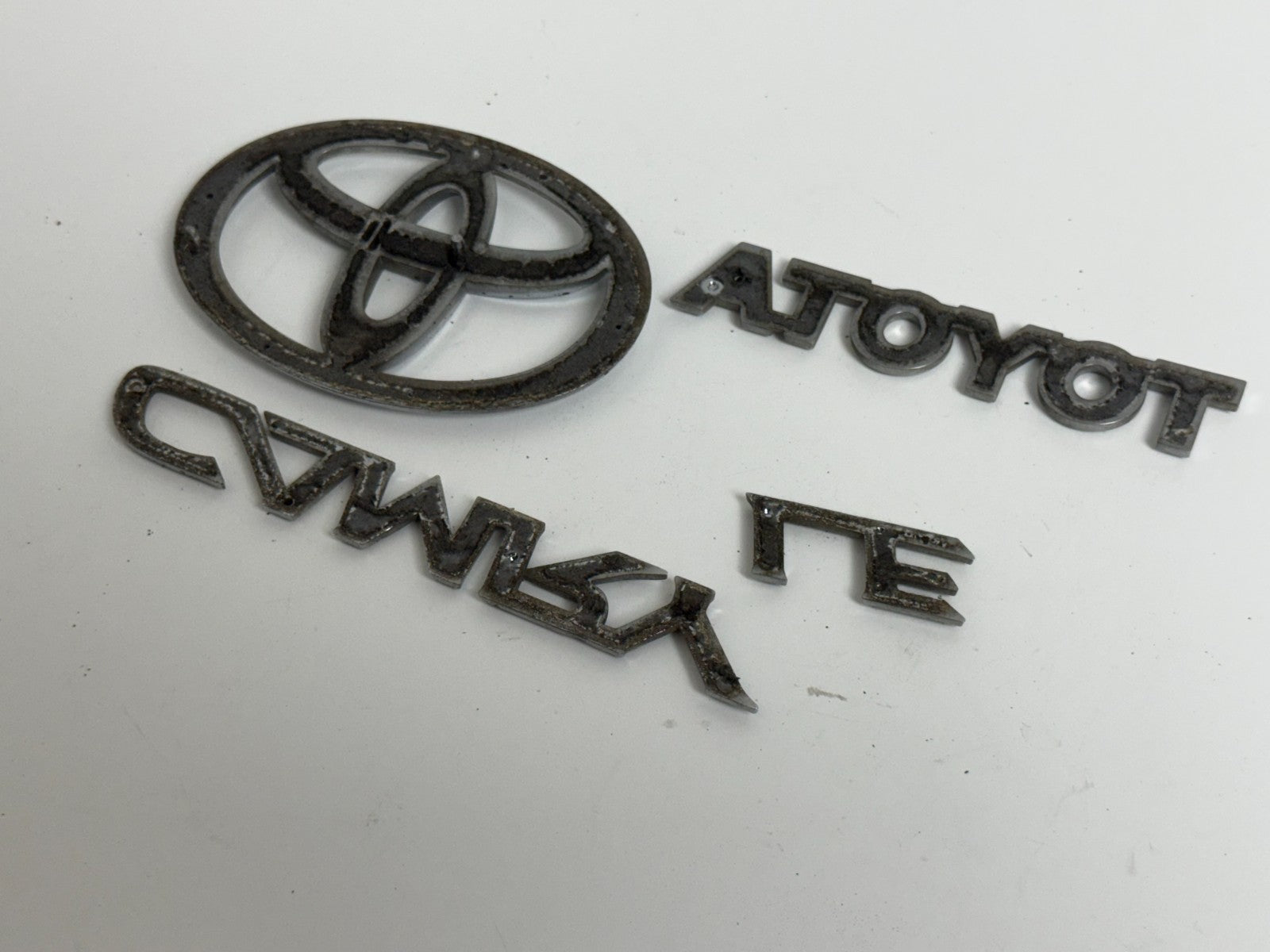 2002-2004 Toyota Camry LE XV30 OEM rear trunk emblem full set 75443-06020