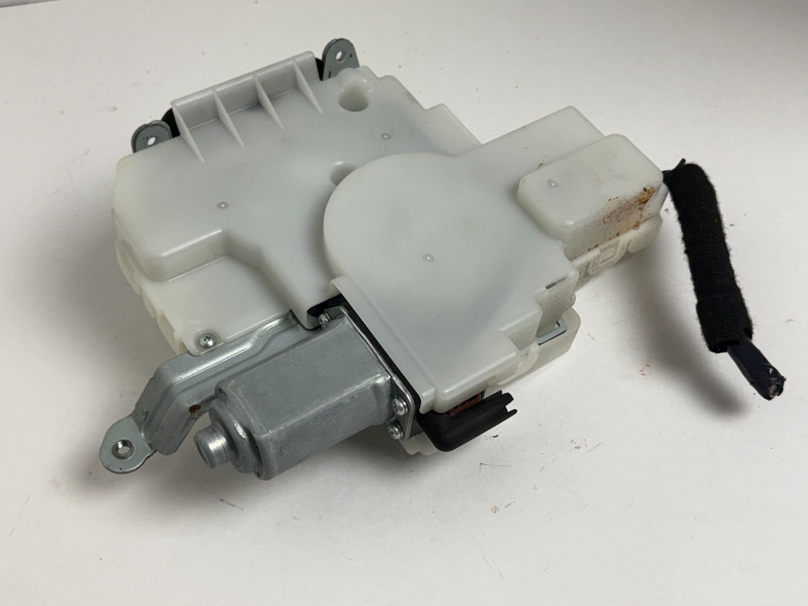 2013 - 2020 INFINITI QX60 JX35  TRUNK TAILGATE LIFTGATE LATCH LOCK ACTUATOR OEM