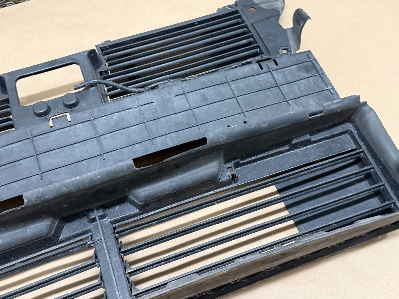 2013-2016 LINCOLN MKZ OEM Radiator Grille Active Shutter Assembly w/ Motor
