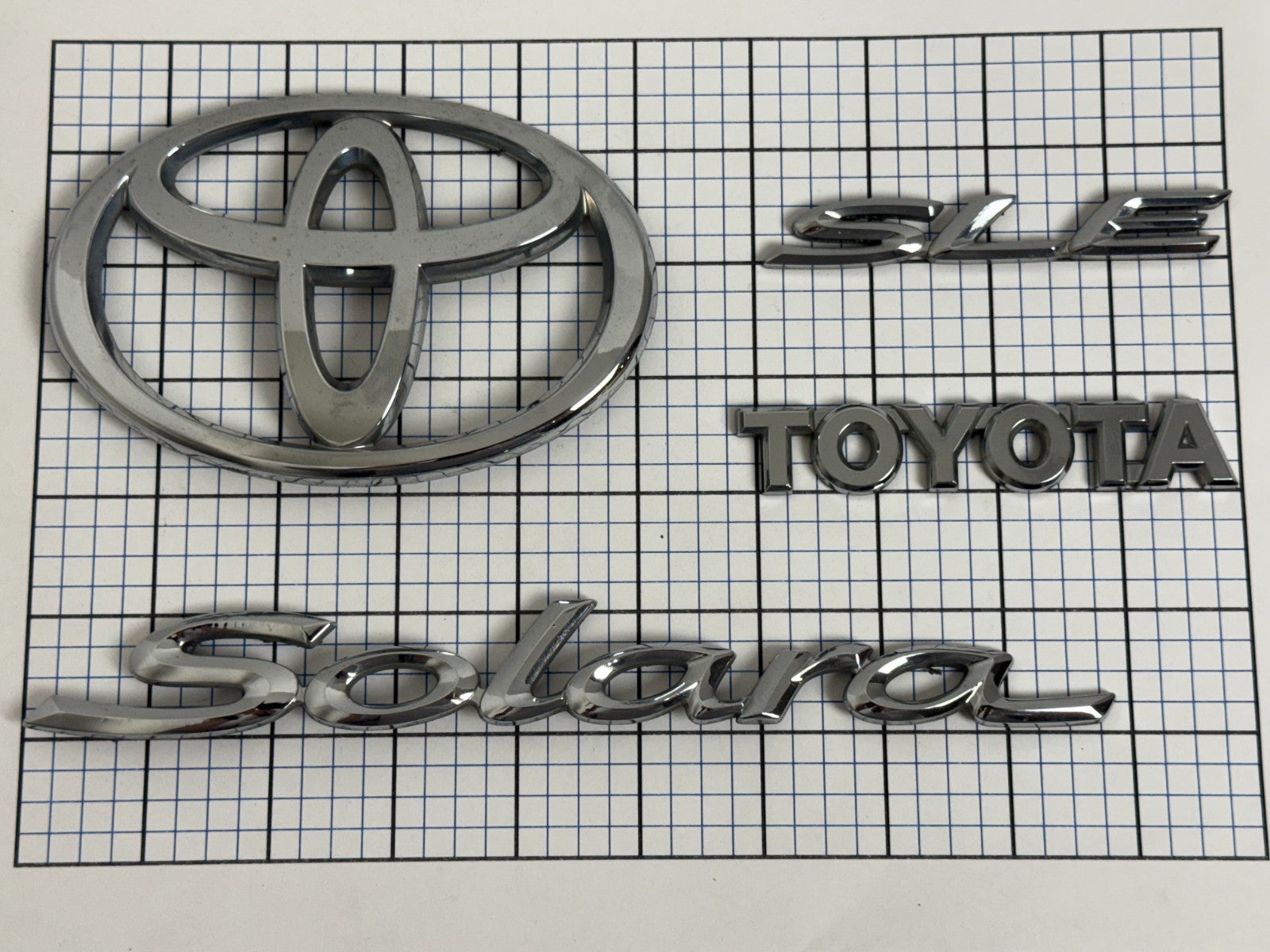 2004-2007 Toyota Solara SLE XV30 OEM rear liftgate emblem set 75442-AA040