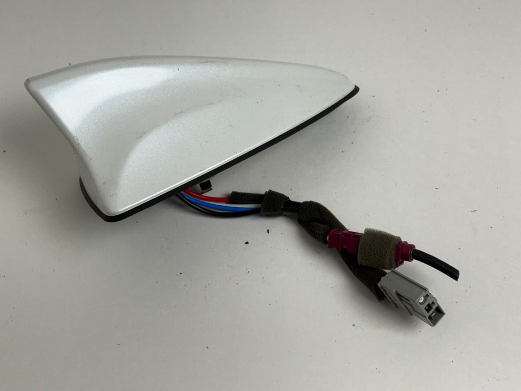 2013-2018 HYUNDAI SANTA FE XL SHARK FIN ANTENNA 96210-4Z100SWP White Pearl