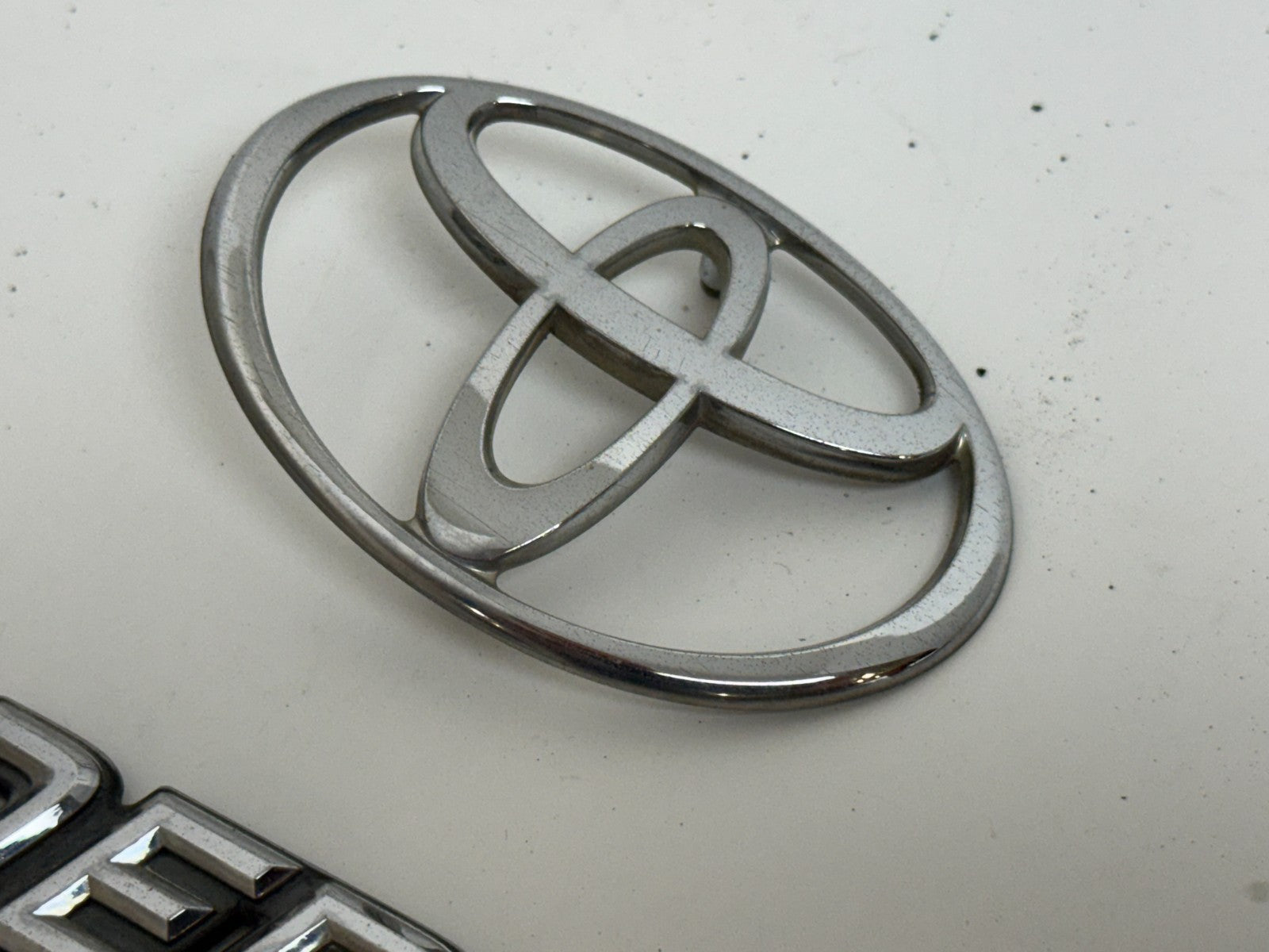 1990-1995 Toyota 4Runner V6 SR5 OEM rear liftgate emblem set 75441-89103