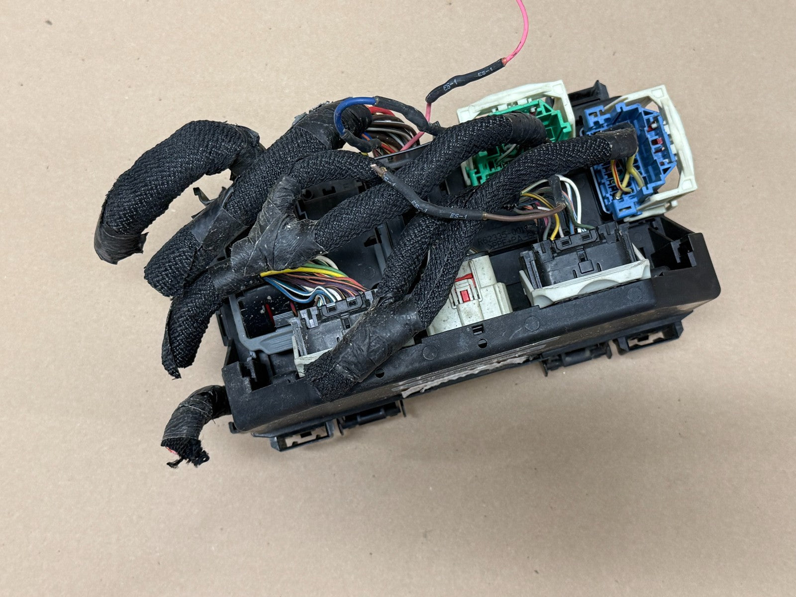 2012 DURANGO GRAND CHEROKEE TIPM INTEGRATED POWER MODULE FUSE BOX OEM 68089321AD