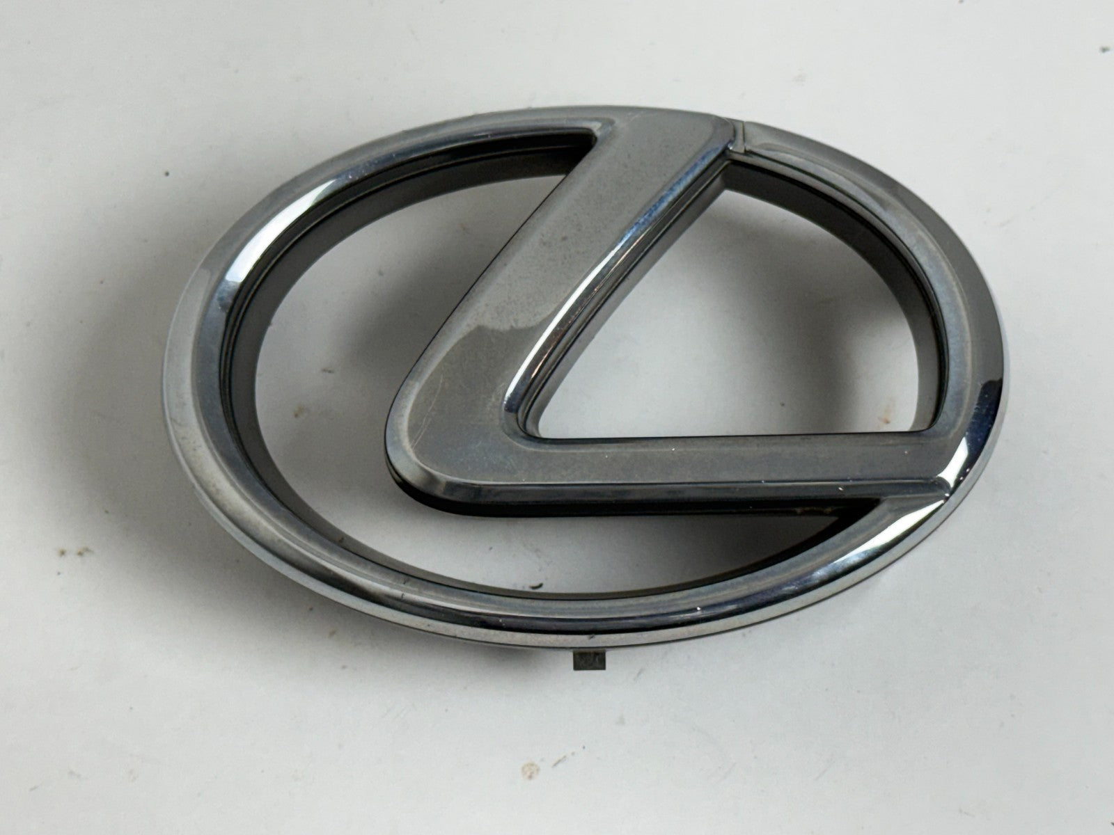 2003-2009 Lexus GX470 V8 front grille emblem  OEM 53141-60040