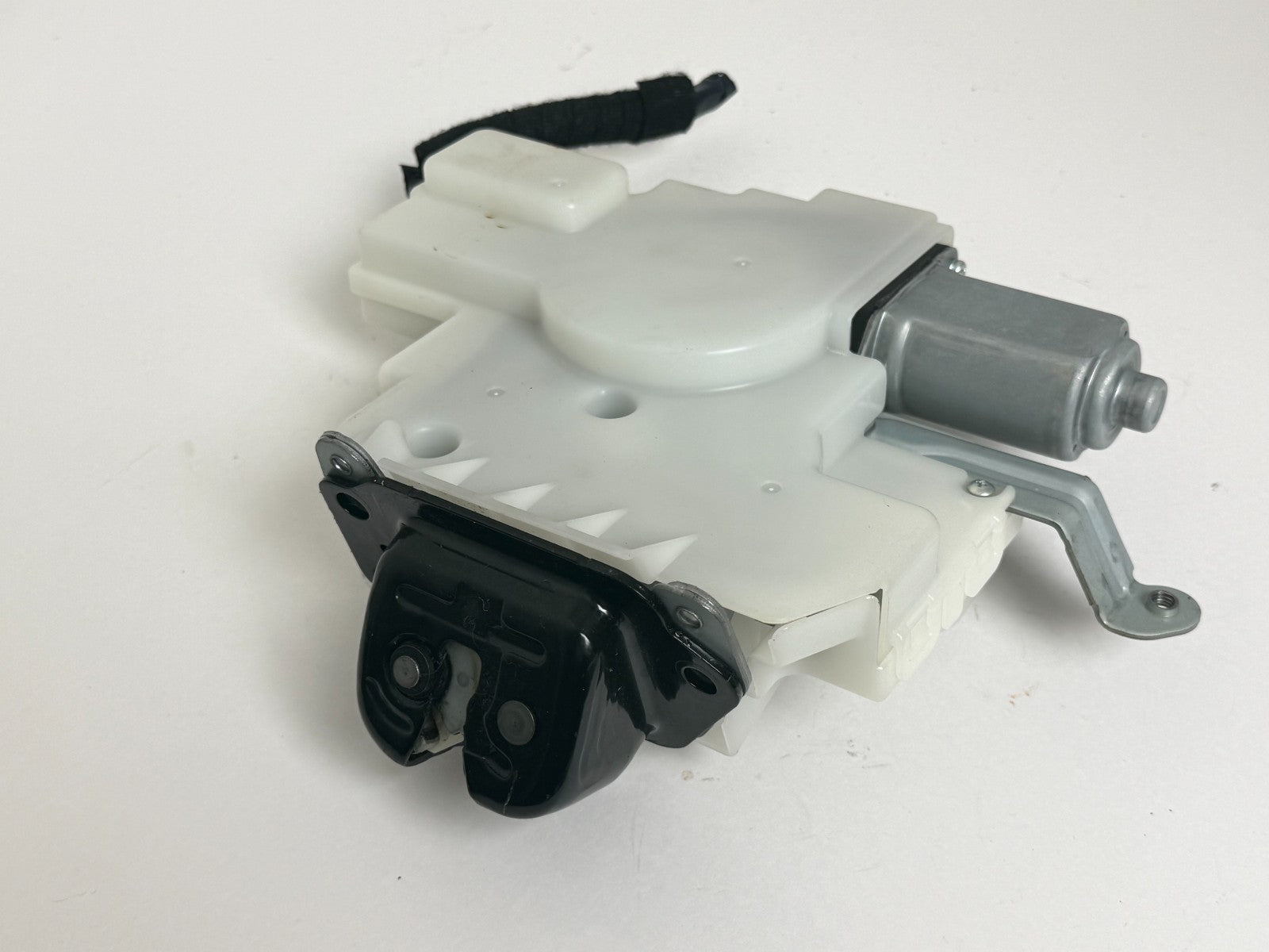 2013 - 2020 INFINITI QX60 JX35  TRUNK TAILGATE LIFTGATE LATCH LOCK ACTUATOR OEM