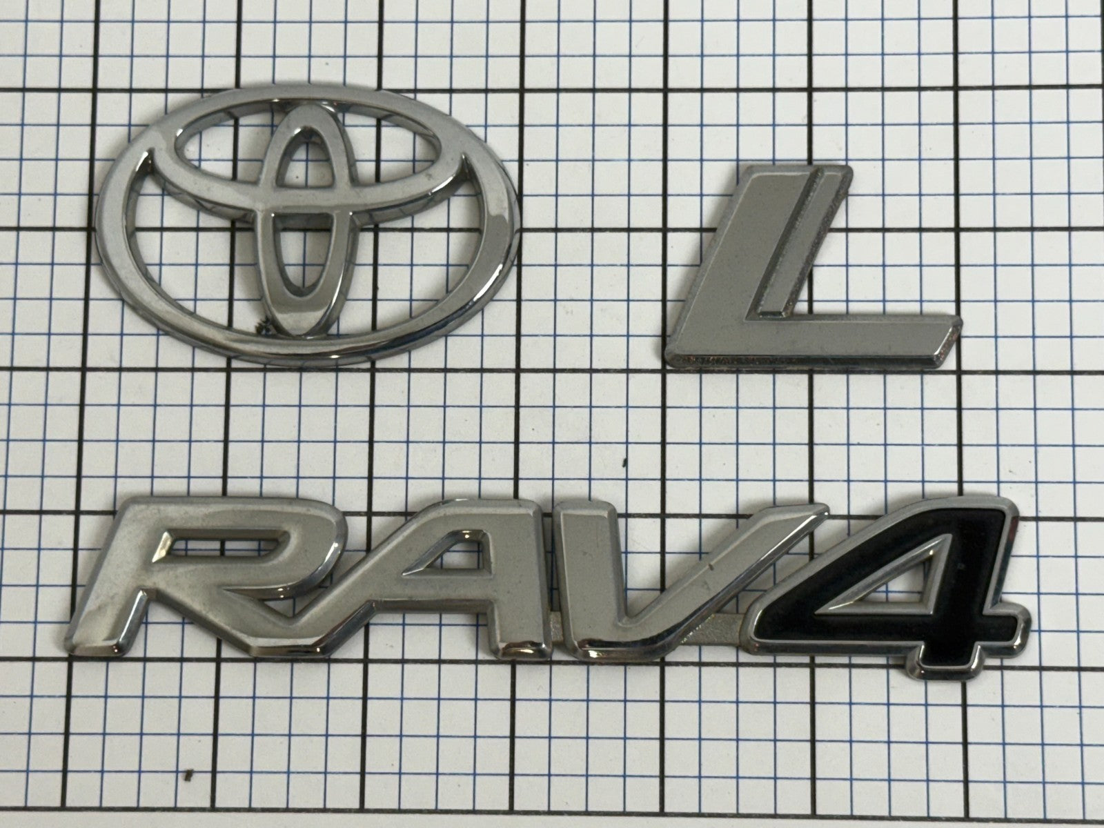 2001-2005 Toyota RAV4 XA20 OEM rear liftgate emblem set 75471-42020