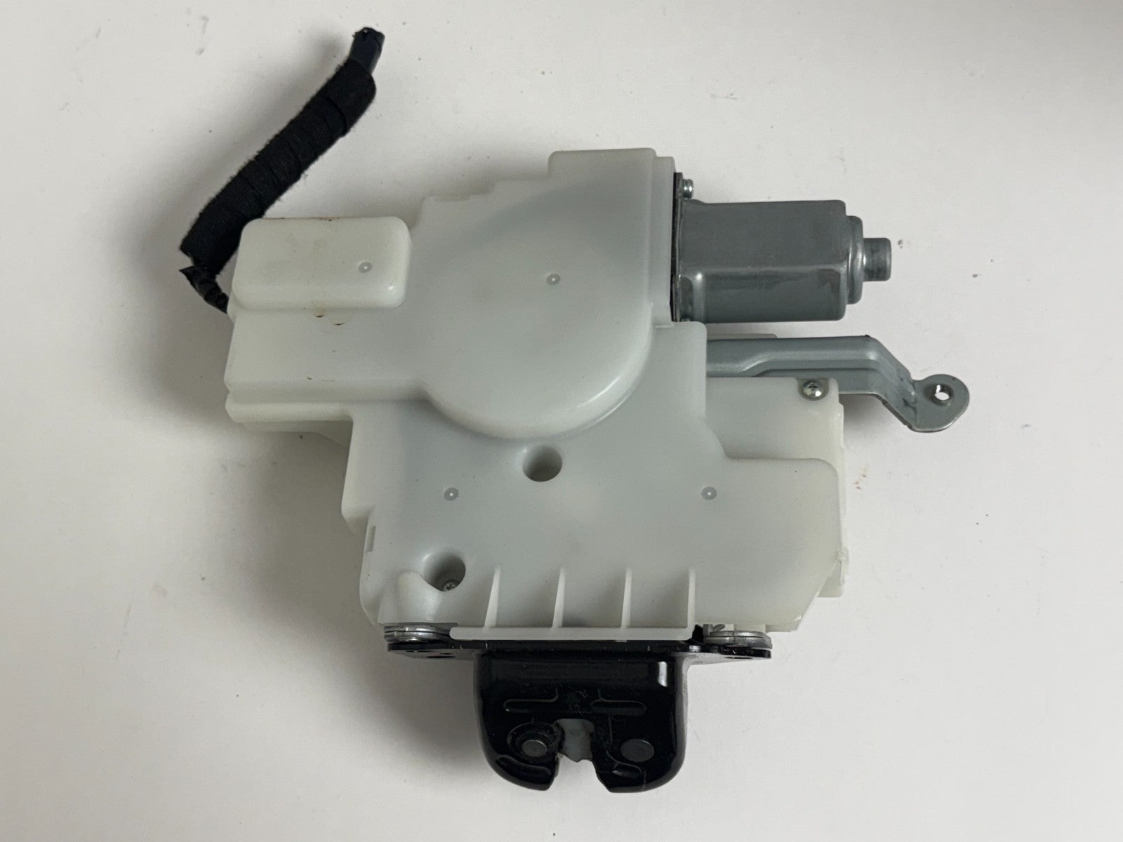 2013 - 2020 INFINITI QX60 JX35  TRUNK TAILGATE LIFTGATE LATCH LOCK ACTUATOR OEM