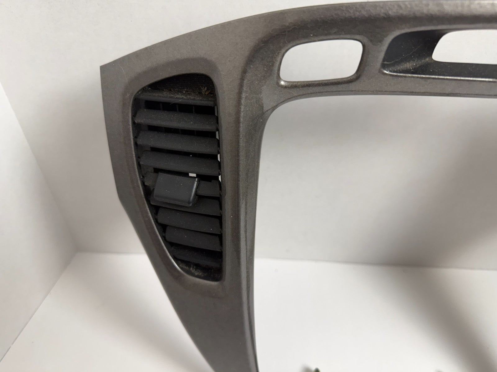 2001-2004 Toyota Highlander Center Dash Radio AC Vent Bezel Gray 55405-48090-B0