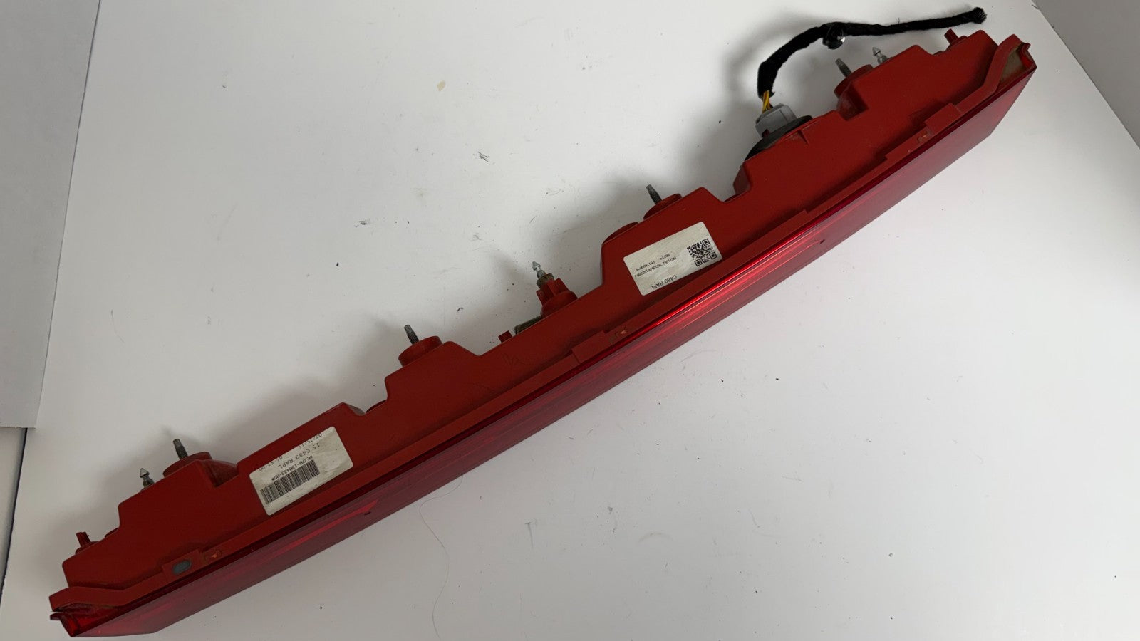 2015-2019 LINCOLN MKC OEM CENTER TAILLIGHT LIFTGATE MOUNTED LED EJ7B-138433-AG