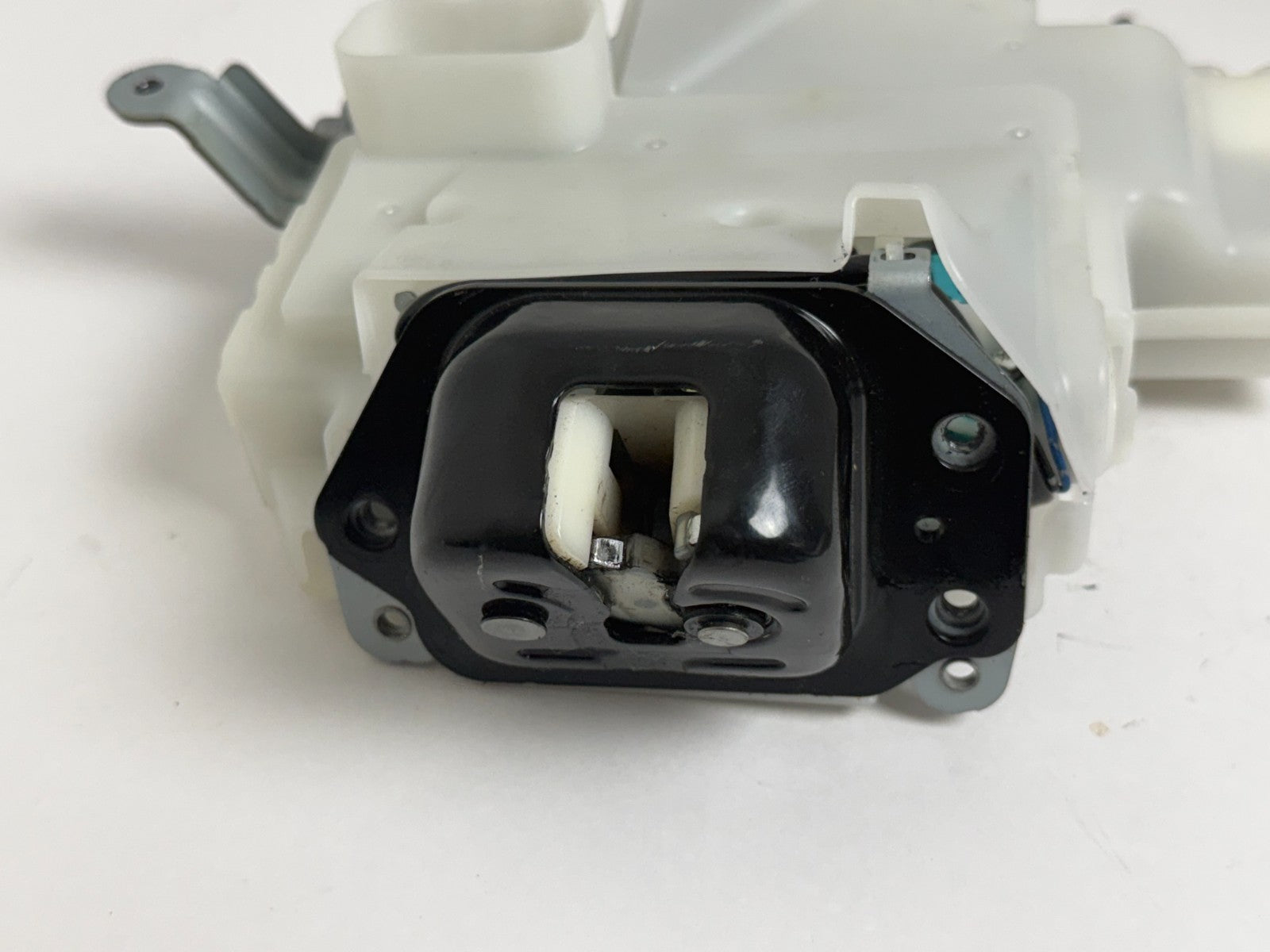 2013 - 2020 INFINITI QX60 JX35  TRUNK TAILGATE LIFTGATE LATCH LOCK ACTUATOR OEM