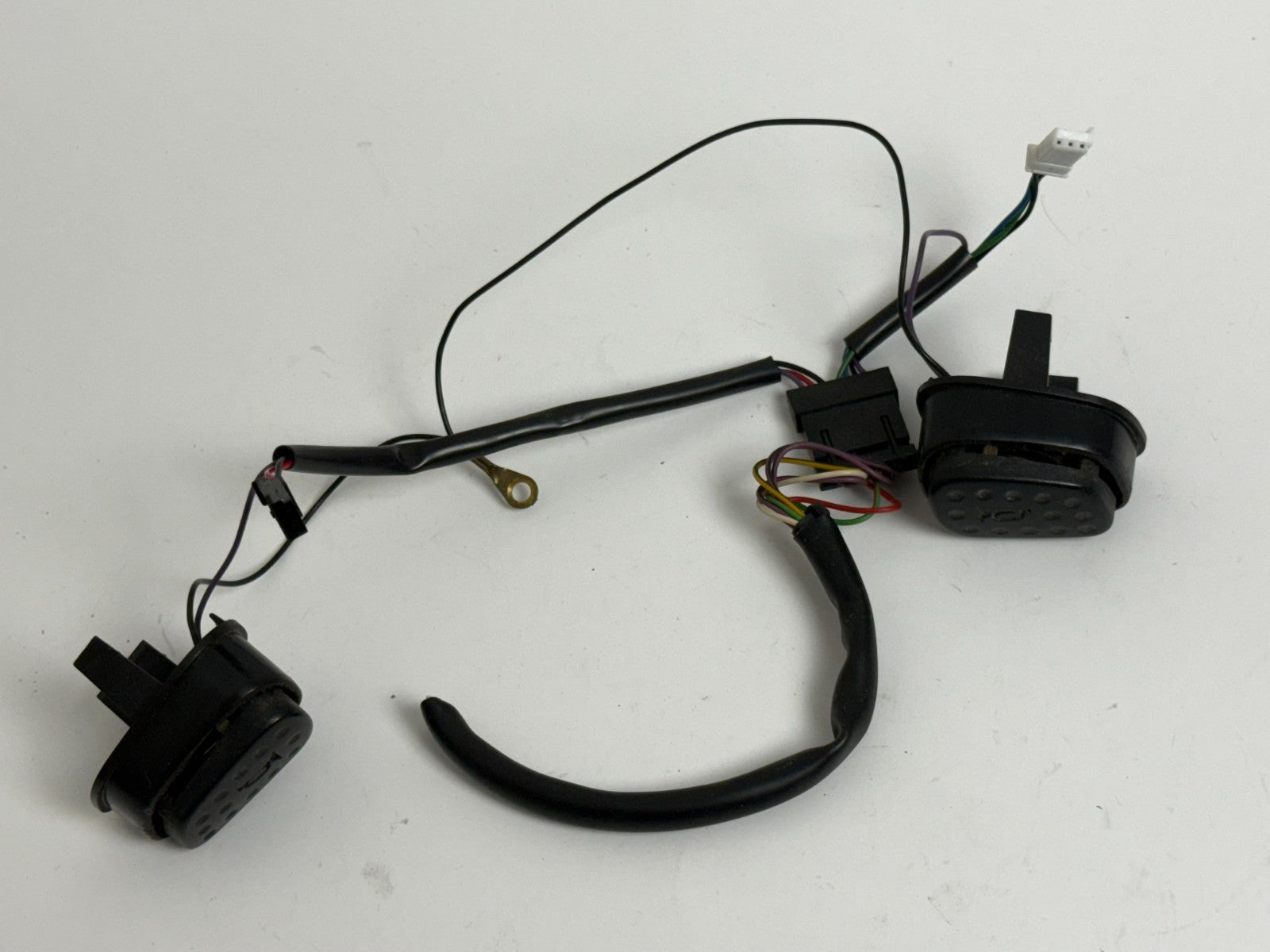 1999-2004 Land Rover Discovery II 2 OEM Horn Buttons Complete with harness