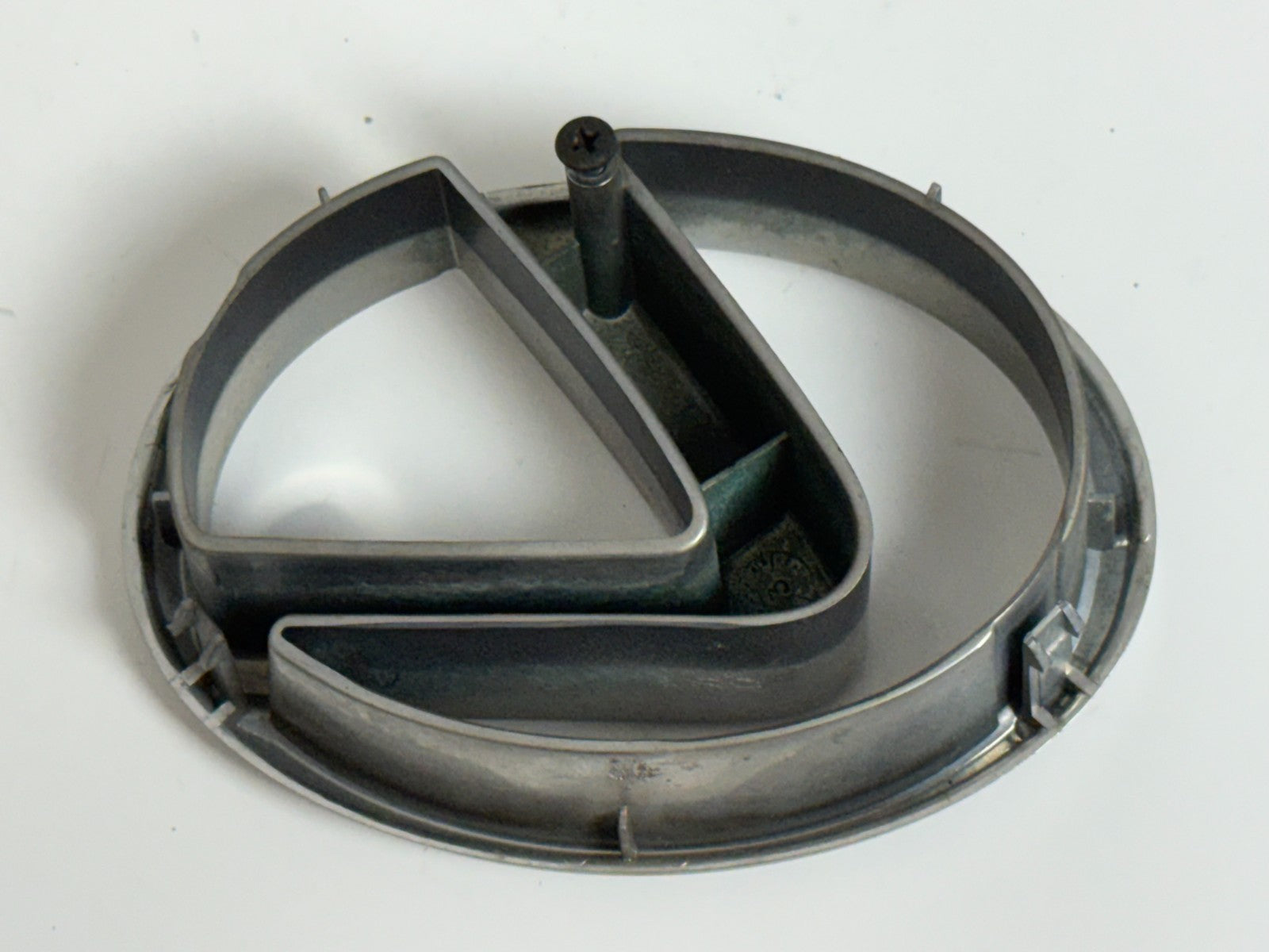 2004-2009 Lexus RX330 RX400h front grille emblem  OEM 75311-48070