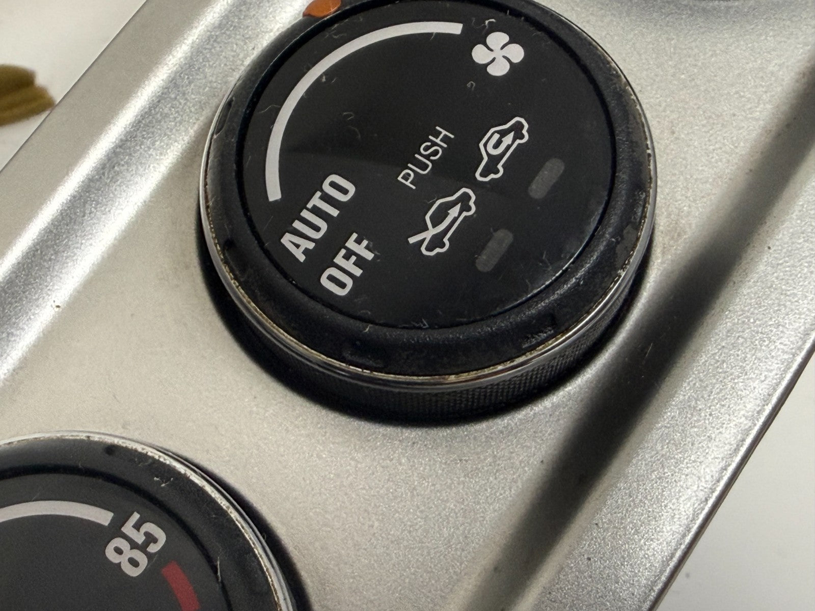 2005 SUZUKI AERIO AUTO AC CLIMATE HEATER CONTROL 35910-59J40 DASH VENT BEZEL