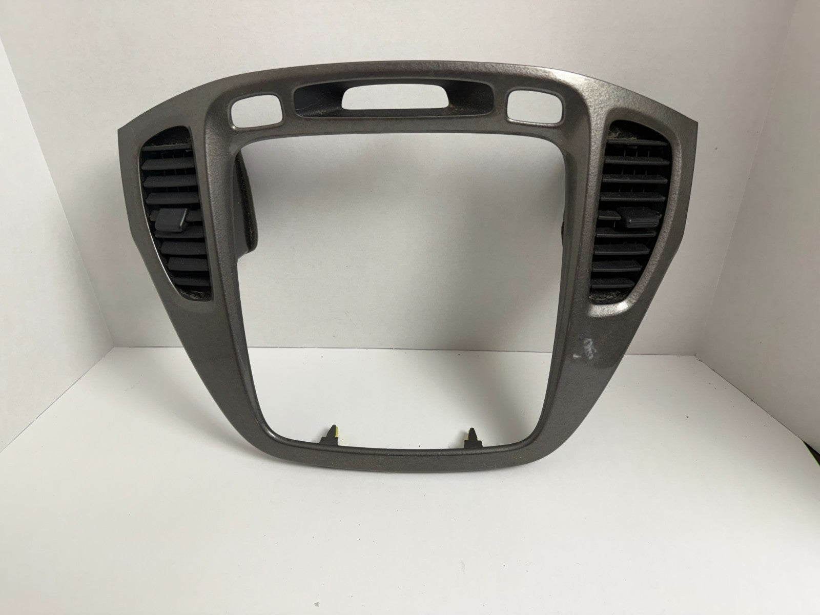 2001-2004 Toyota Highlander Center Dash Radio AC Vent Bezel Gray 55405-48090-B0