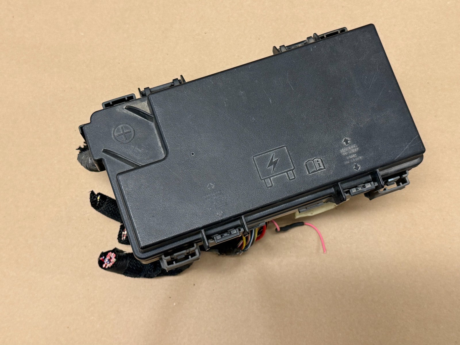 2012 DURANGO GRAND CHEROKEE TIPM INTEGRATED POWER MODULE FUSE BOX OEM 68089321AD