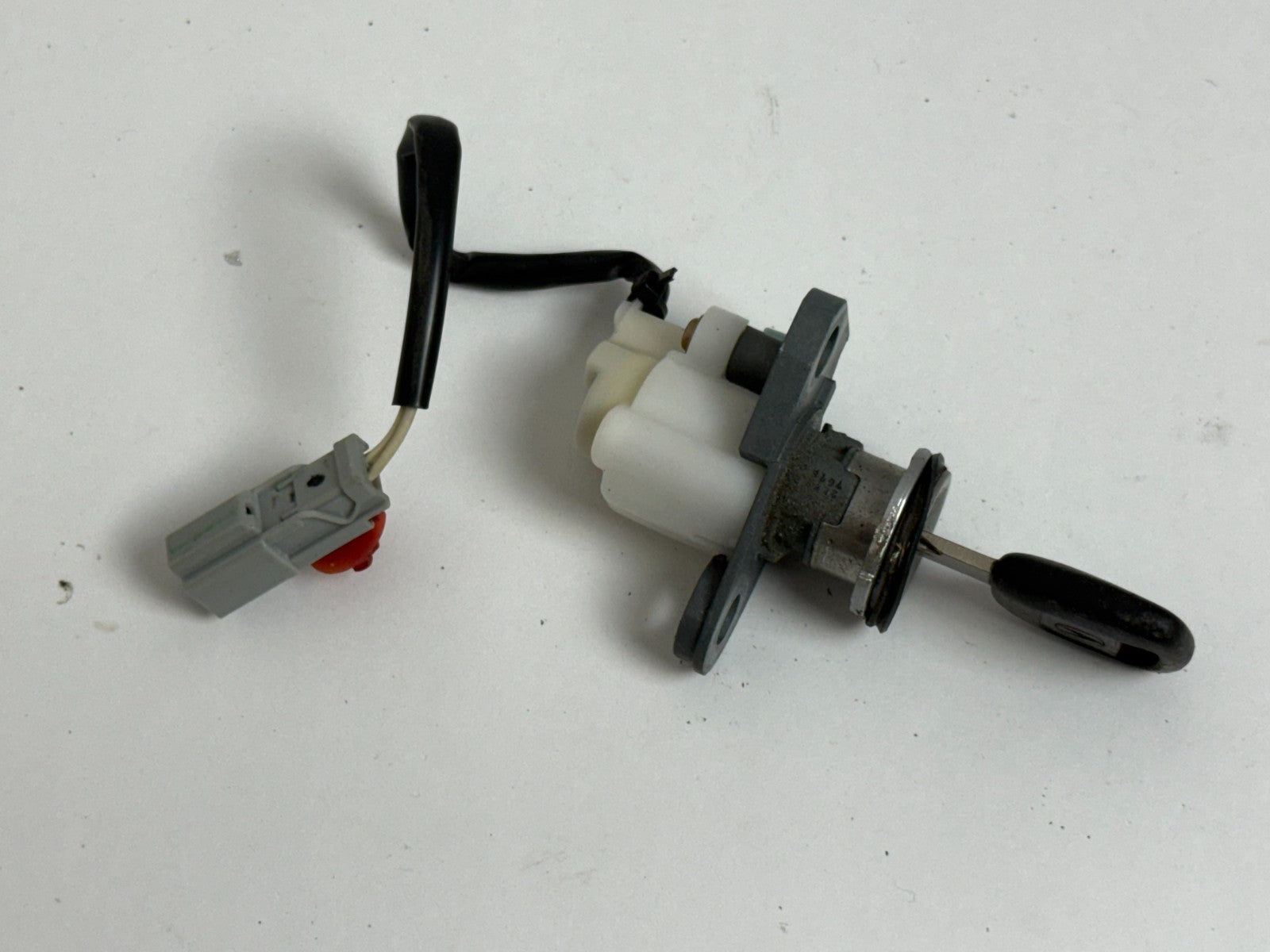 1999-2004 Acura RL 3.5L Trunk Lock Cylinder With Key 74861-SZ3-A01 OEM