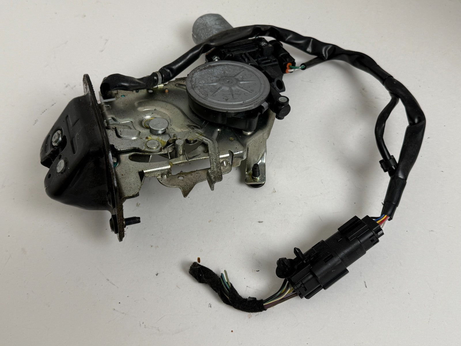 2016-2019 LINCOLN MKC REAR LIFTGATE POWER TRUNK LOCK LATCH ACTUATOR  OEM