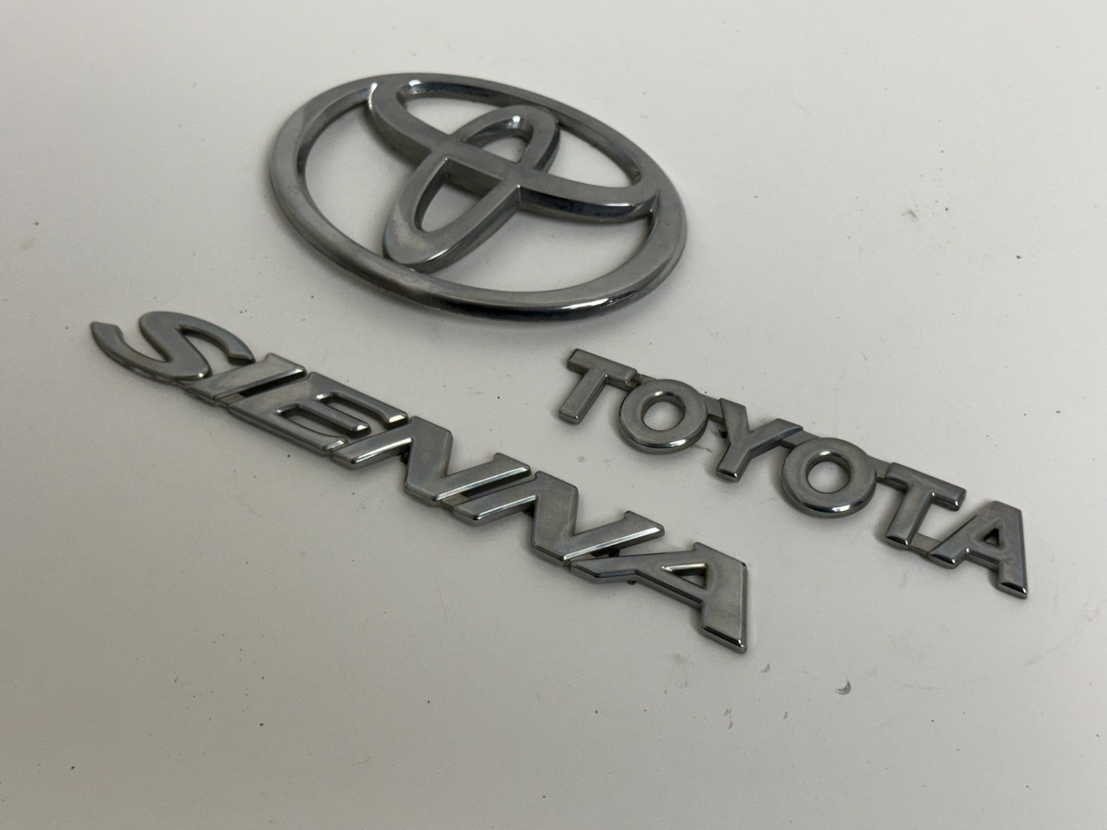 2004-2010 Toyota Sienna XL20 OEM rear liftgate emblem set 75441-08030