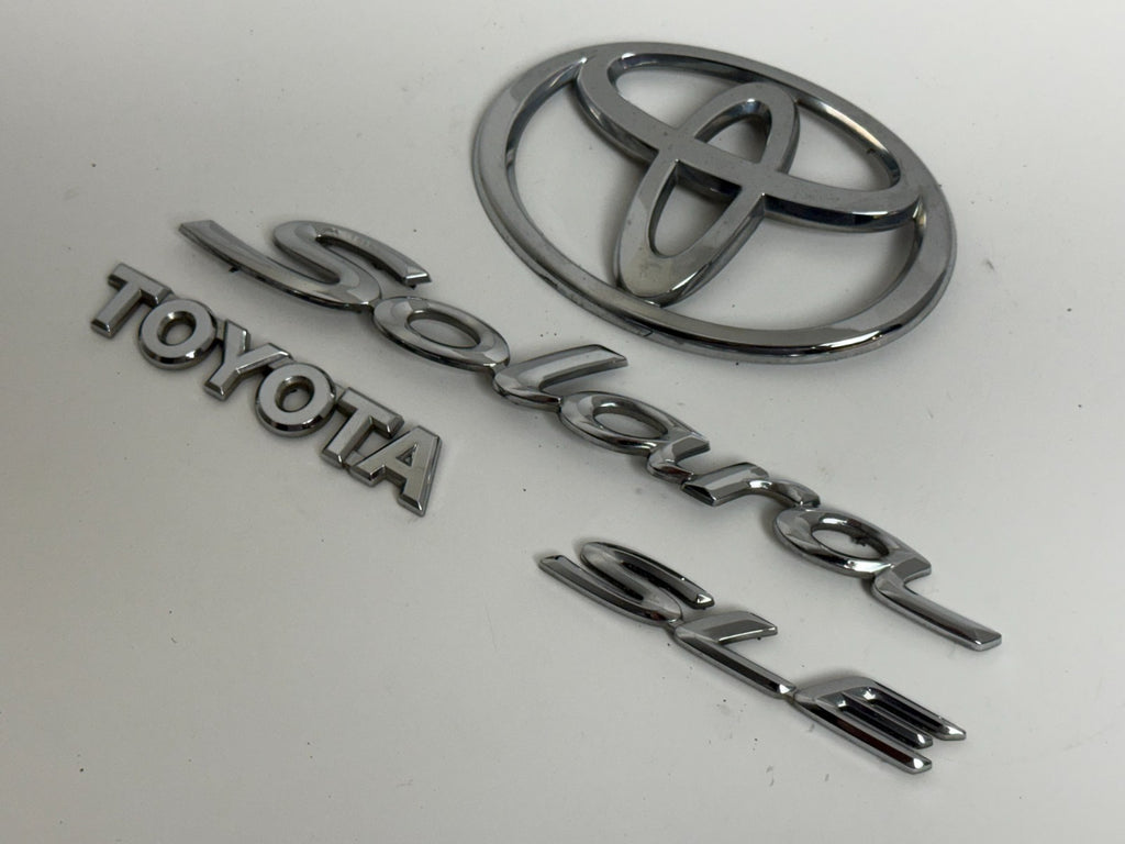 2004-2007 Toyota Solara SLE XV30 OEM rear liftgate emblem set 75442-AA040