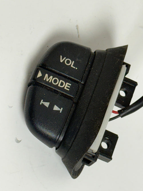 1999-2004 Land Rover Discovery 2 OEM Steering Wheel Audio Control Switch Button