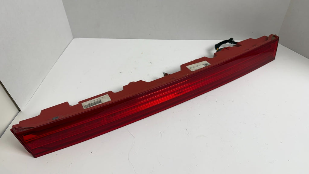 2015-2019 LINCOLN MKC OEM CENTER TAILLIGHT LIFTGATE MOUNTED LED EJ7B-138433-AG