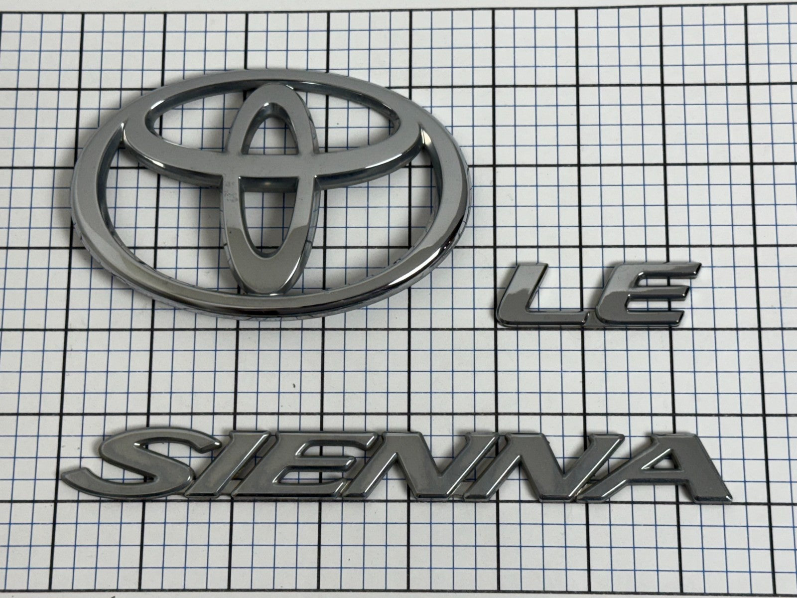 2004-2010 Toyota Sienna LE XL20 OEM rear liftgate emblem set 75441-08030