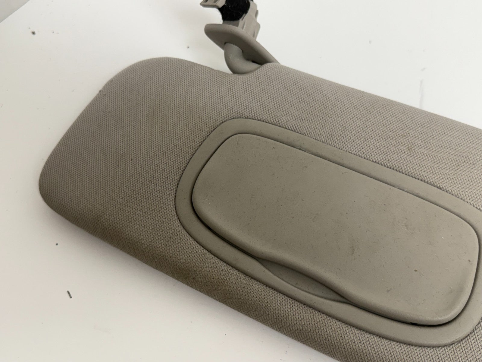 2017-2020 Chrysler Pacifica Left Driver Side Sun Visor Illuminated Gray Used