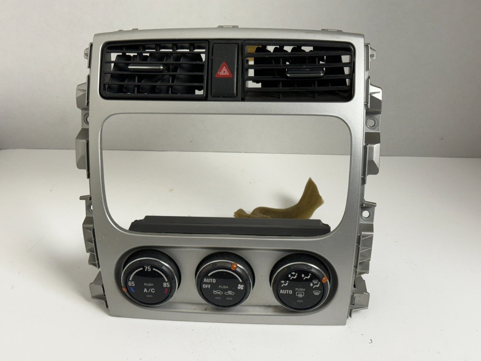 2005 SUZUKI AERIO AUTO AC CLIMATE HEATER CONTROL 35910-59J40 DASH VENT BEZEL