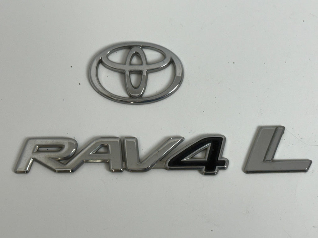 2001-2005 Toyota RAV4 XA20 OEM rear liftgate emblem set 75471-42020