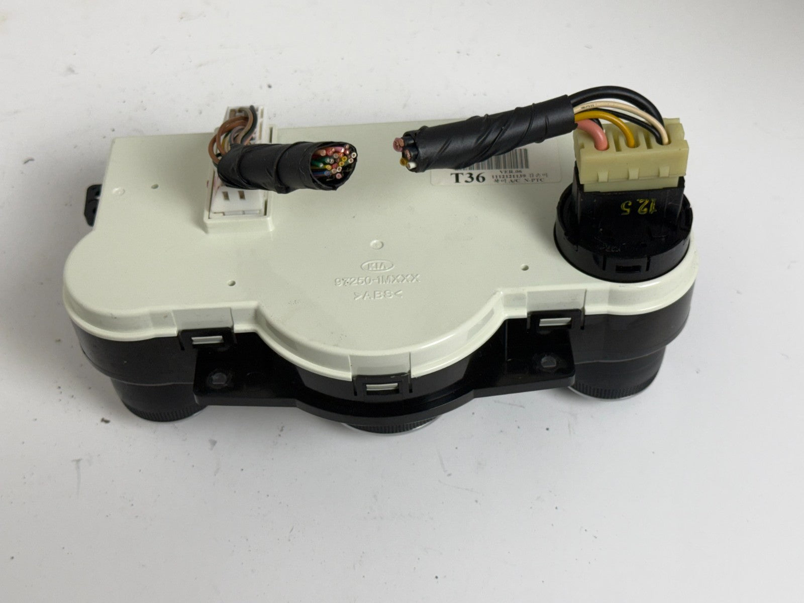 2010-2013 Kia Forte Dash Heater A/C Climate Control 972501M361  OEM