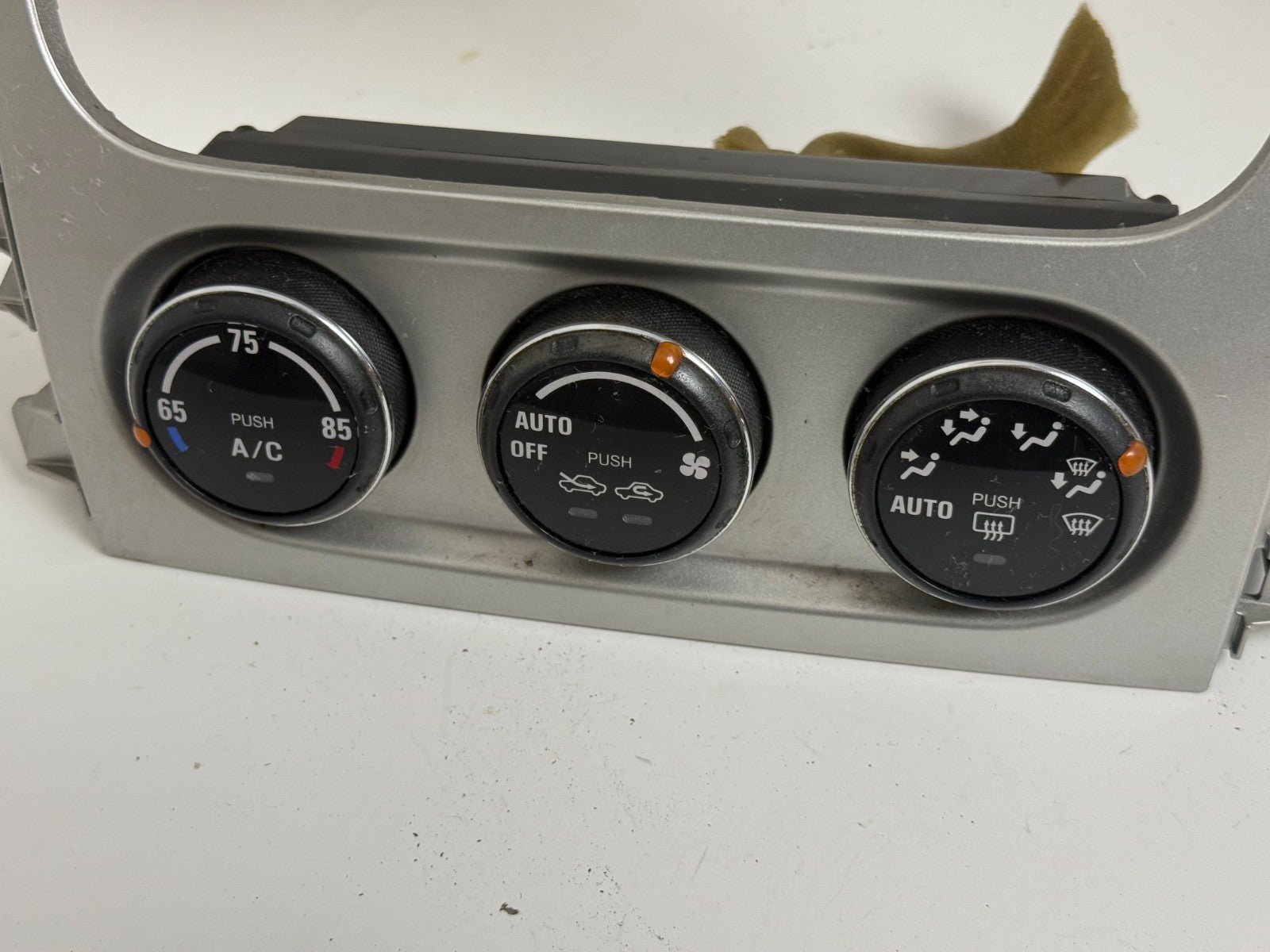 2005 SUZUKI AERIO AUTO AC CLIMATE HEATER CONTROL 35910-59J40 DASH VENT BEZEL