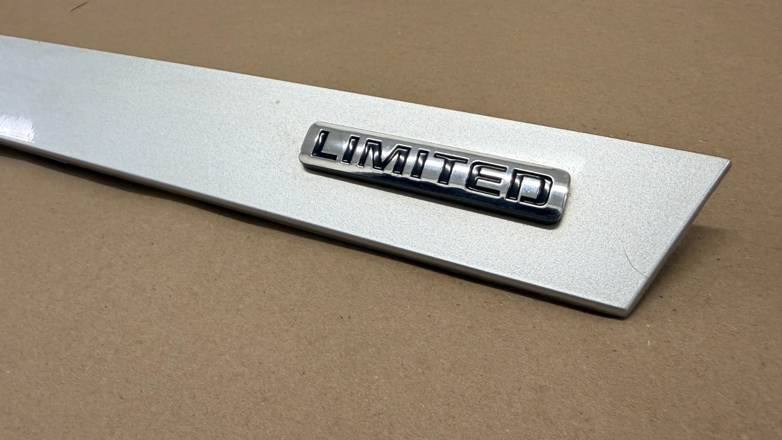 2009-2013 CHEVROLET CHEVY IMPALA LIMITED Rear Deck Trim Molding Trunk SILVER
